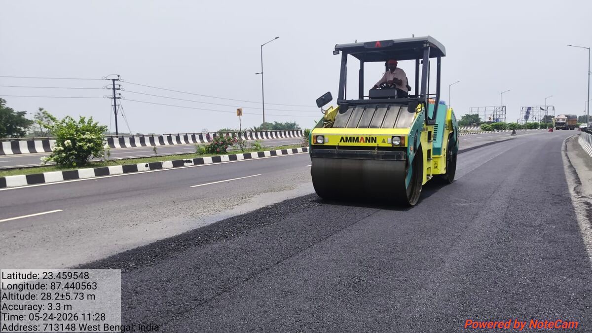 Ammann tandem roller compacting a freshly laid bituminous concrete mat